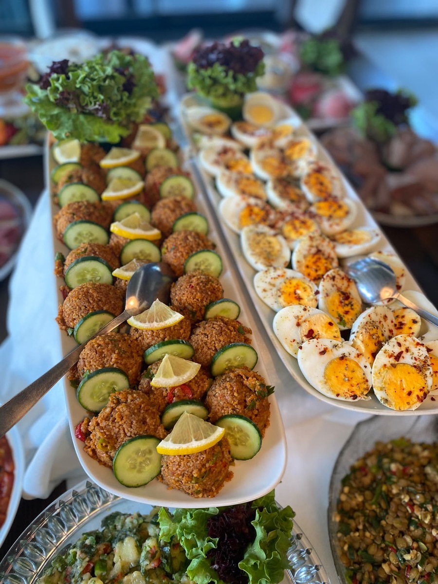 Kısır balls, spiced eggs and olive-oil salads