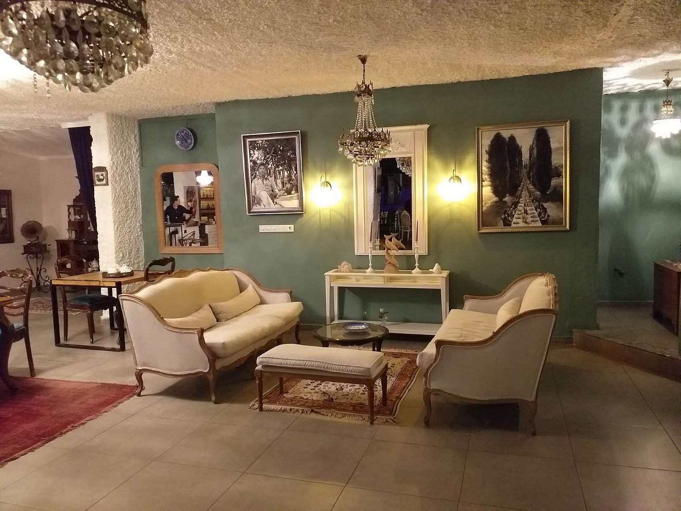 The welcome and lounge area at the entrance
